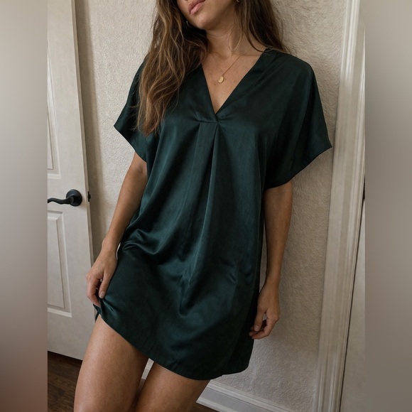 Caryn Lawn Dark Green Satin Shift Dress One Size Minimalist NWT - Picture 11 of 11